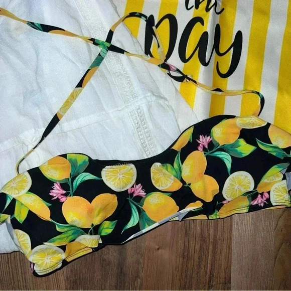 Beach Bundle: 👙Bikini Top, Swim Cover and Beach Tote, Yellow & White, Size 10 - Picture 3 of 17